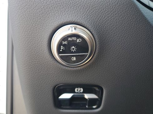 Used 2025 Mercedes-Benz GLC 300 image 32