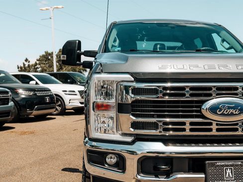 Used 2025 Ford F250 XLT AWD/4WD image 9