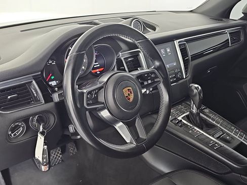 Used 2018 Porsche Macan AWD/4WD image 16