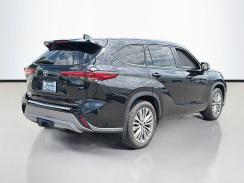Used 2022 Toyota Highlander Platinum AWD/4WD image 5