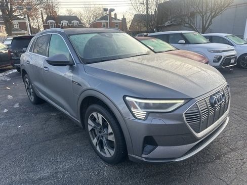Used 2021 Audi e-tron Premium w/ Towing Package image 3