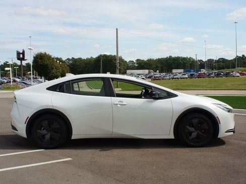 Used 2023 Toyota Prius LE image 18