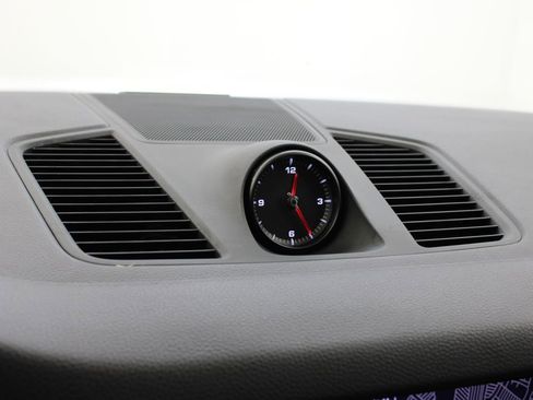 Certified 2023 Porsche Cayenne Platinum Edition image 35