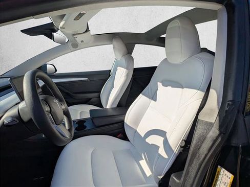 Used 2023 Tesla Model 3 Standard Range image 12