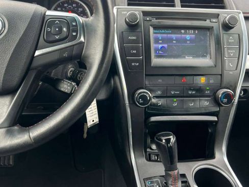 Used 2015 Toyota Camry SE image 23