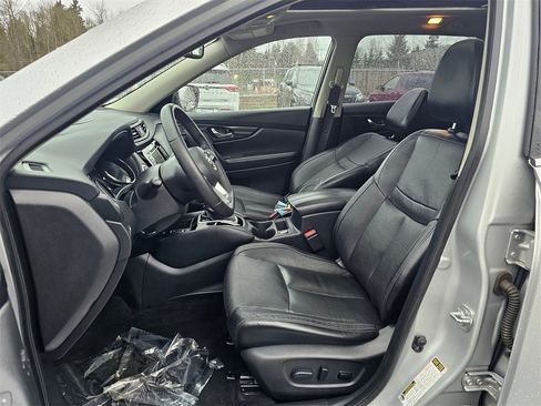 Used 2018 Nissan Rogue SL w/ Premium Package image 22