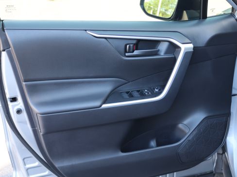 Certified 2025 Toyota RAV4 LE AWD/4WD image 19