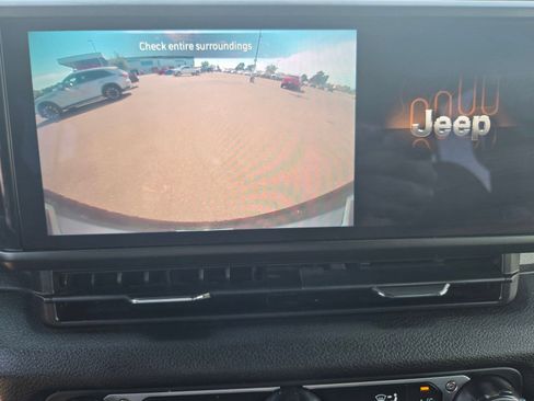 Used 2024 Jeep Wrangler Unlimited AWD/4WD image 23