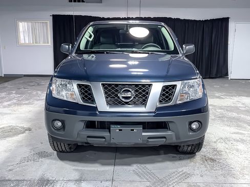 Used 2021 Nissan Frontier SV image 2