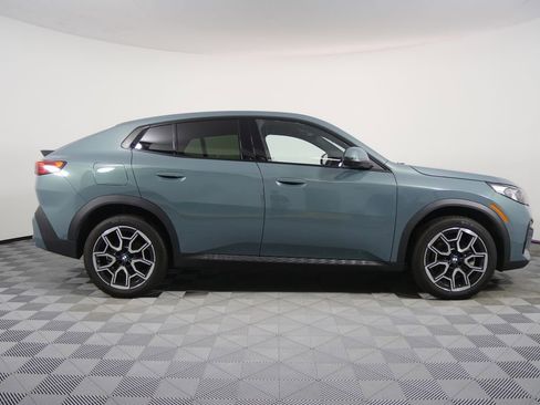 Used 2025 BMW X2 xDrive28i image 2