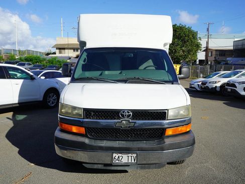 Used 2012 Chevrolet Express 3500 w/ Chrome Appearance Package RWD image 3