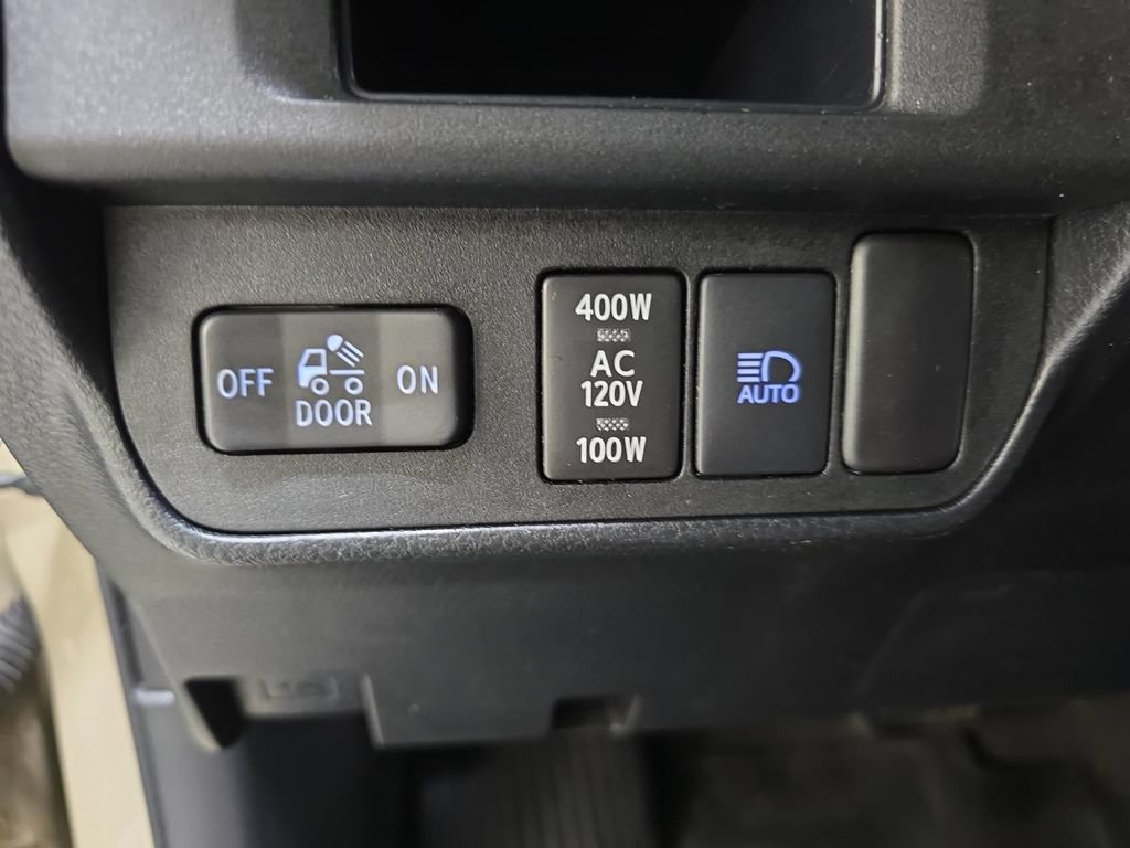 Certified 2018 Toyota Tacoma Limited AWD/4WD image 31