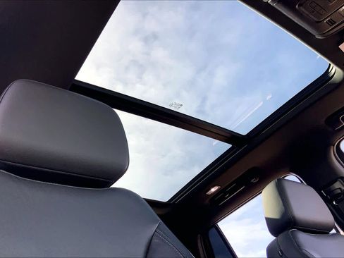 Used 2021 Chevrolet Tahoe Z71 w/ Z71 Signature Package image 13