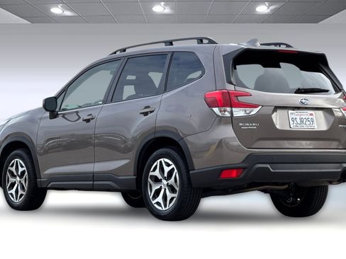 Used 2023 Subaru Forester Premium image 7