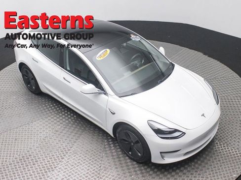 Used 2019 Tesla Model 3 Standard Range image 3