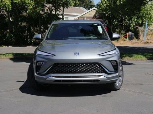 New 2025 Buick Envista Avenir image 2