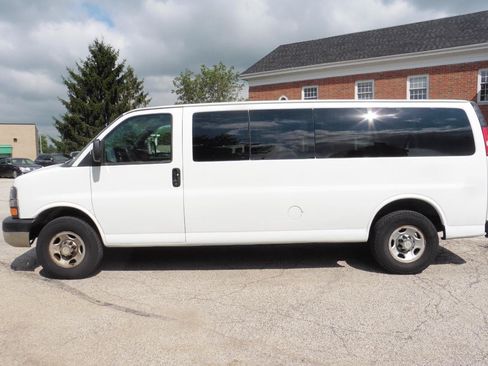 Used 2007 Chevrolet Express 3500 Extended Passenger RWD image 13