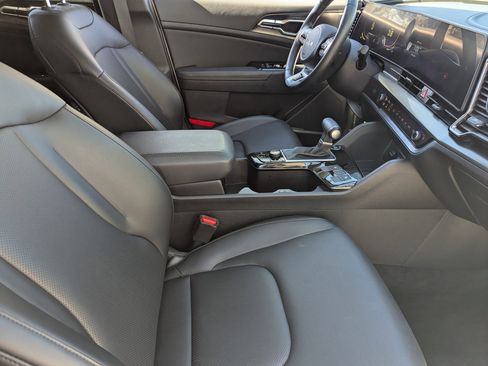 Certified 2025 Kia Sportage EX w/ Premium Package image 9