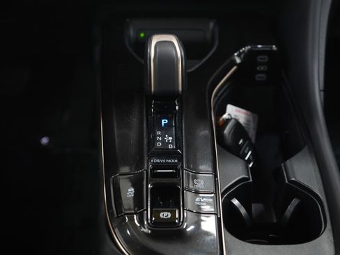 Used 2024 Toyota Crown AWD/4WD image 18