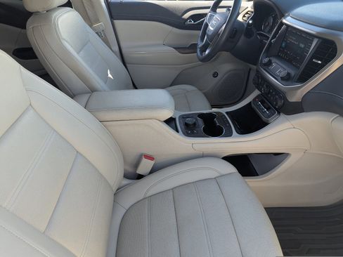 Used 2021 GMC Acadia Denali w/ Denali Technology Package image 12