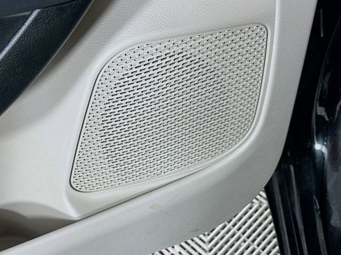 Certified 2024 Chrysler Pacifica Touring-L image 28