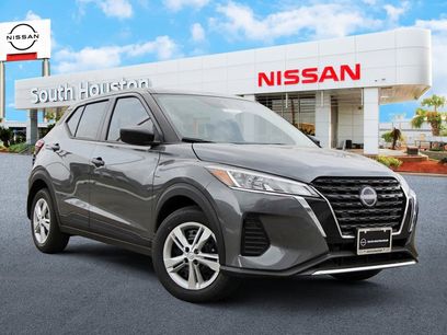 New 2025 Nissan Kicks Play S