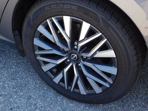 Used 2024 Nissan Altima 2.5 SV FWD image 8