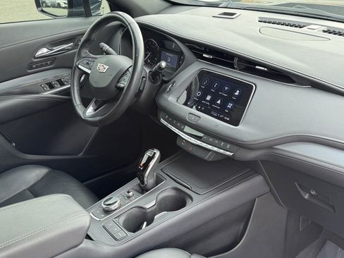 Used 2021 Cadillac XT4 Premium Luxury image 6