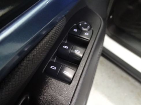 Used 2025 Chevrolet Equinox EV LT AWD/4WD image 9