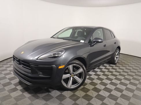 Certified 2025 Porsche Macan image 1