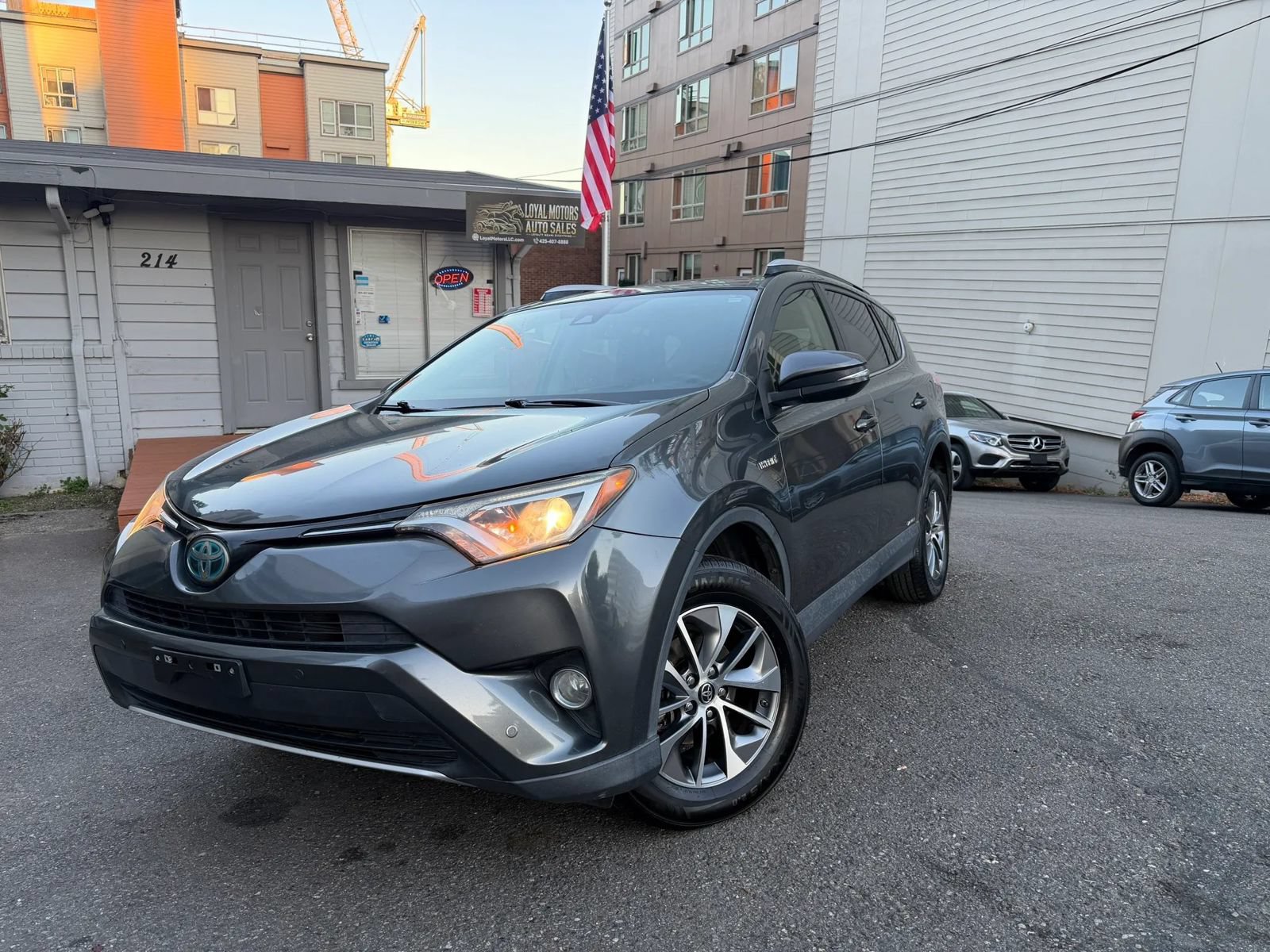 Used 2016 Toyota RAV4 XLE w/ Convenience Package AWD/4WD image 1