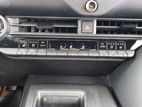 Used 2023 Toyota Crown Limited image 24