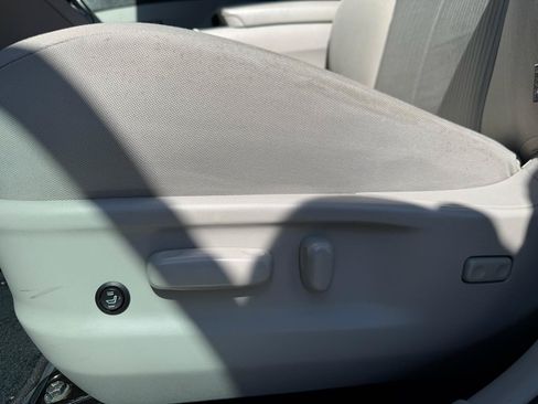 Used 2013 Toyota Venza LE AWD/4WD image 13