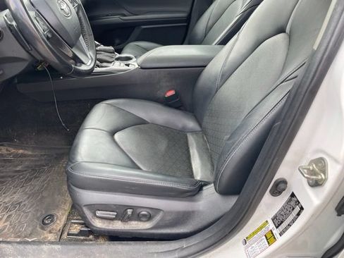 Used 2019 Toyota Camry XSE FWD image 11