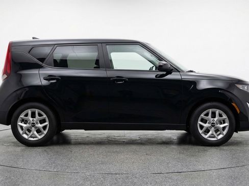 Used 2025 Kia Soul LX w/ LX Technology Package FWD image 11