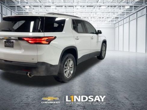 Used 2023 Chevrolet Traverse LT w/ Rear Camera Mirror Package AWD/4WD image 9