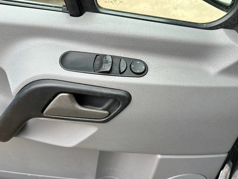 Used 2016 Mercedes-Benz Sprinter 2500 image 26