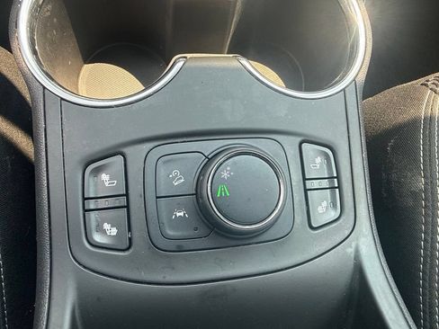 Used 2022 GMC Terrain SLE w/ Driver Convenience Package FWD image 23
