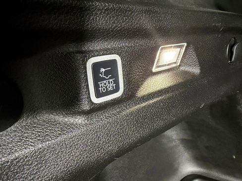 Used 2024 Jeep Grand Cherokee L Limited w/ Luxury Tech Group II image 30