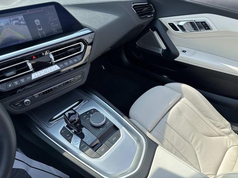 Used 2025 BMW Z4 M40i w/ Premium Package image 21