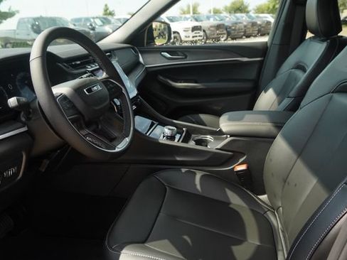 New 2025 Jeep Grand Cherokee Limited w/ Black Appearance Package AWD/4WD image 18