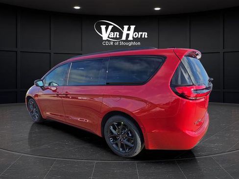 New 2026 Chrysler Pacifica Select w/ S Appearance Package image 3