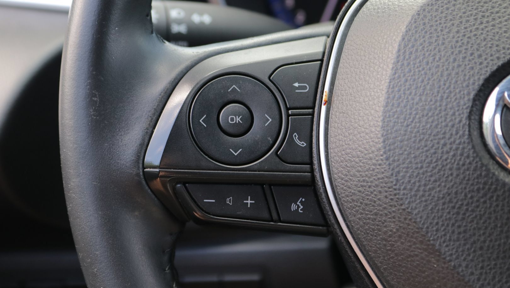 Used 2020 Toyota Corolla XSE FWD image 18
