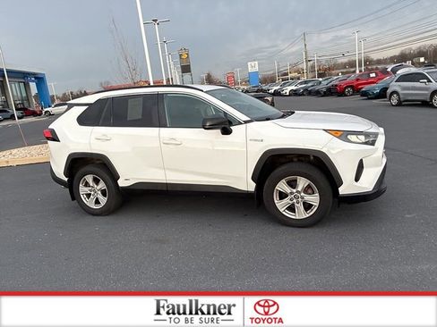 Used 2019 Toyota RAV4 LE image 4