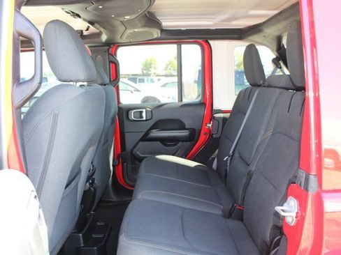 Used 2024 Jeep Wrangler Unlimited Sahara AWD/4WD image 40