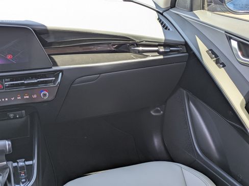 Used 2025 Kia Niro EX Touring FWD image 18