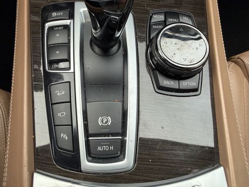 Used 2014 BMW 750Li xDrive AWD/4WD image 16