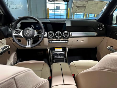 New 2026 Mercedes-Benz GLB 250 4MATIC image 6