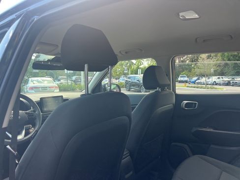 Used 2023 Hyundai Venue SE image 23