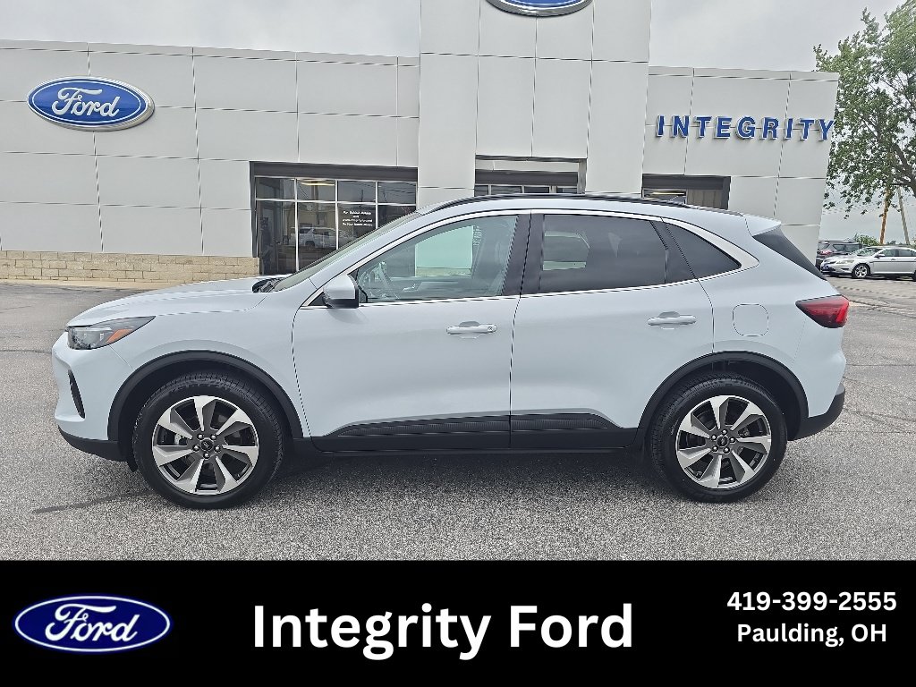 Used 2025 Ford Escape Platinum AWD/4WD image 1